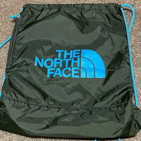 THE NORTH FACE Drawstring Gym Travel Bag Backpack Sling Pouch with Zip Pocket!!! - Picture 12 of 12